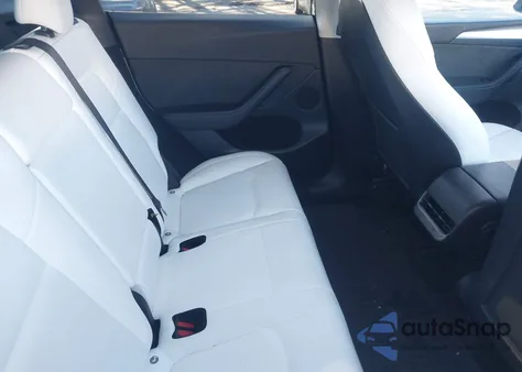 2024 Tesla Model Y Long Range Dual Motor All-Wheel Drive/Rwd z USA, uszkodzony, nr VIN 7SAYGDED2RF010631